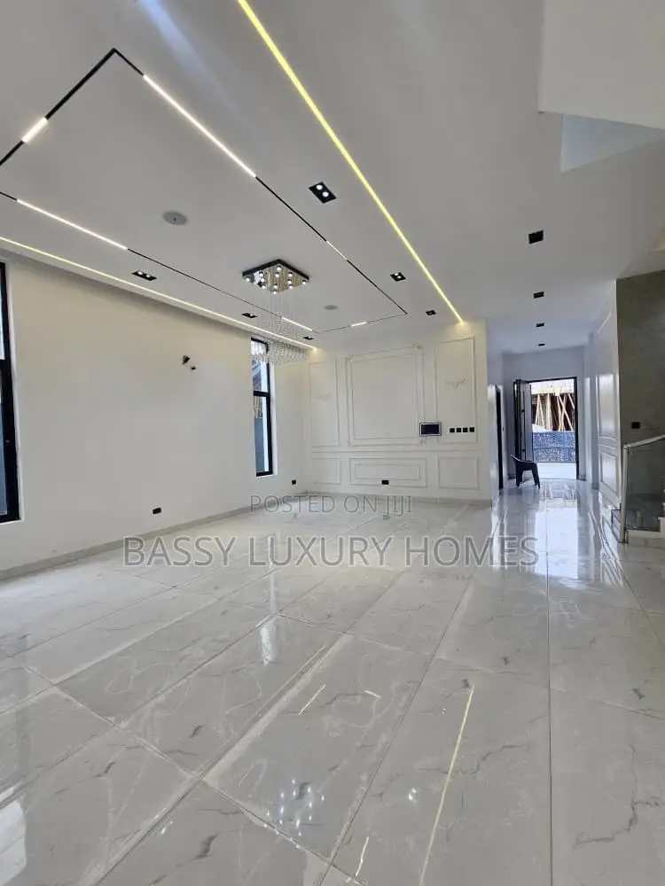 5bdrm Duplex in Lekki for sale