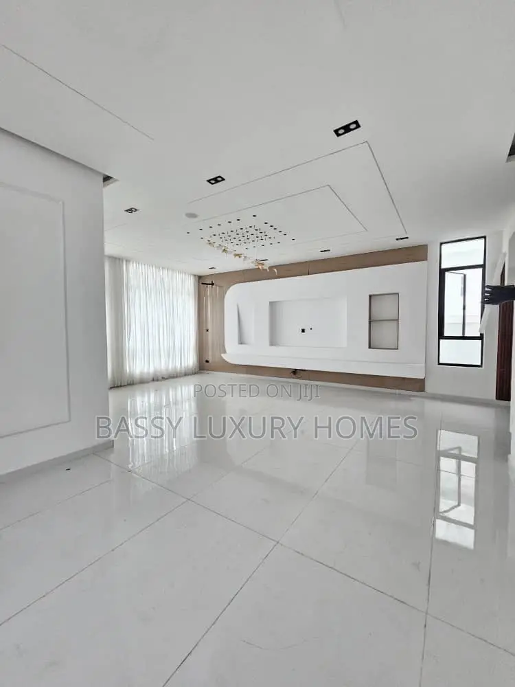 5bdrm Duplex in Lekki for sale