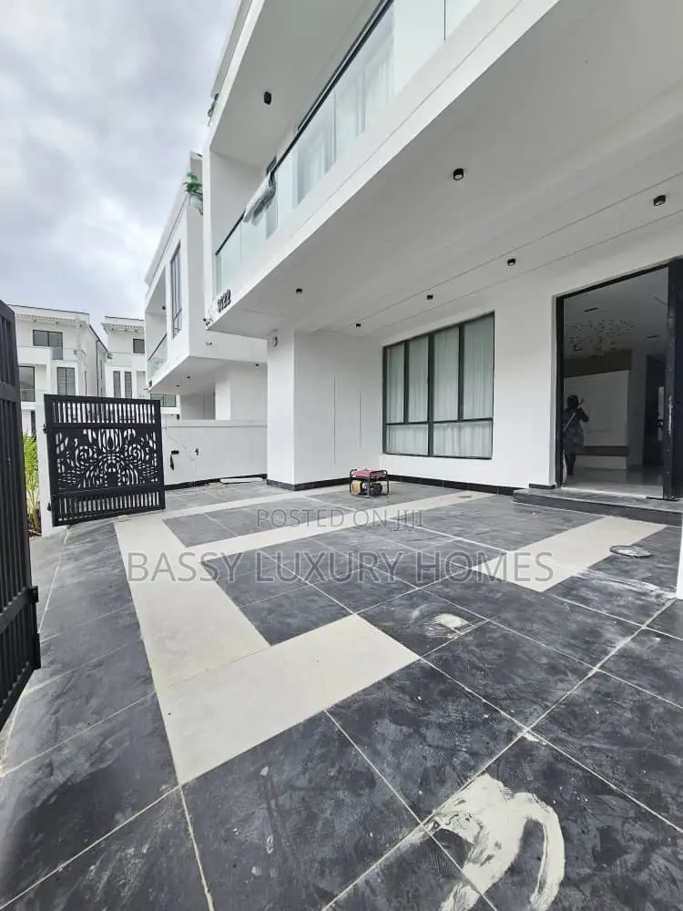 5bdrm Duplex in Lekki for sale