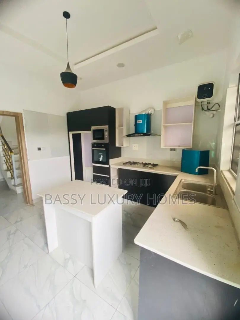 4bdrm Duplex in Lekki for sale