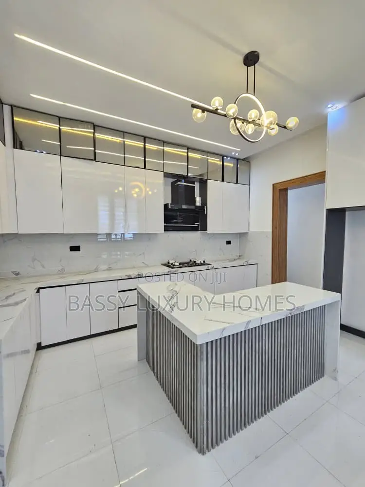 5bdrm Duplex in Lekki for sale
