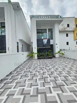 5bdrm Duplex in Lekki for sale