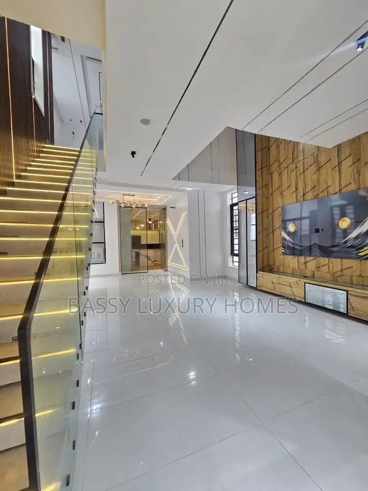 5bdrm Duplex in Lekki for sale