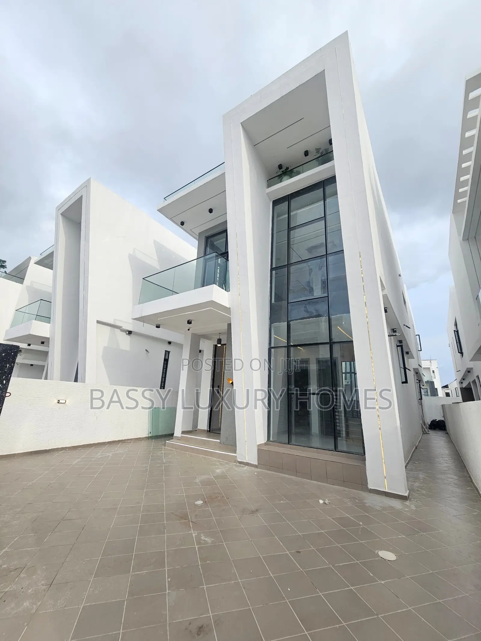 5bdrm Duplex in Lekki for sale