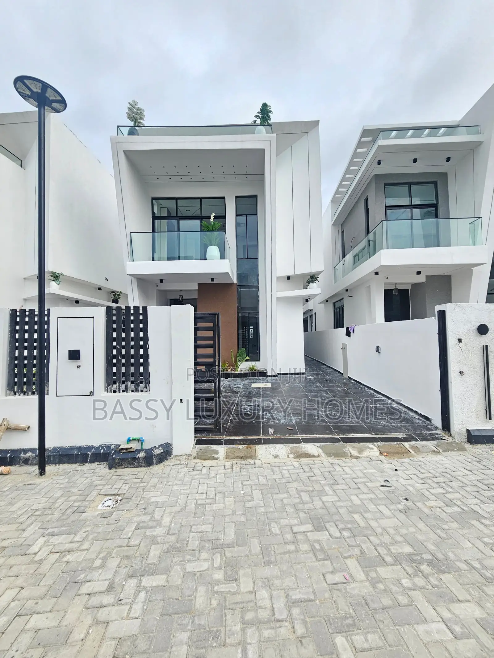 5bdrm Duplex in Lekki for sale