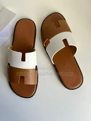 Hermes-Style Two-Tone Pam Slippers – Brown & White