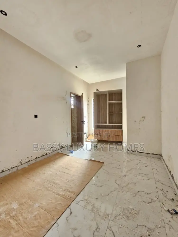 3bdrm Apartment in Lekki for sale