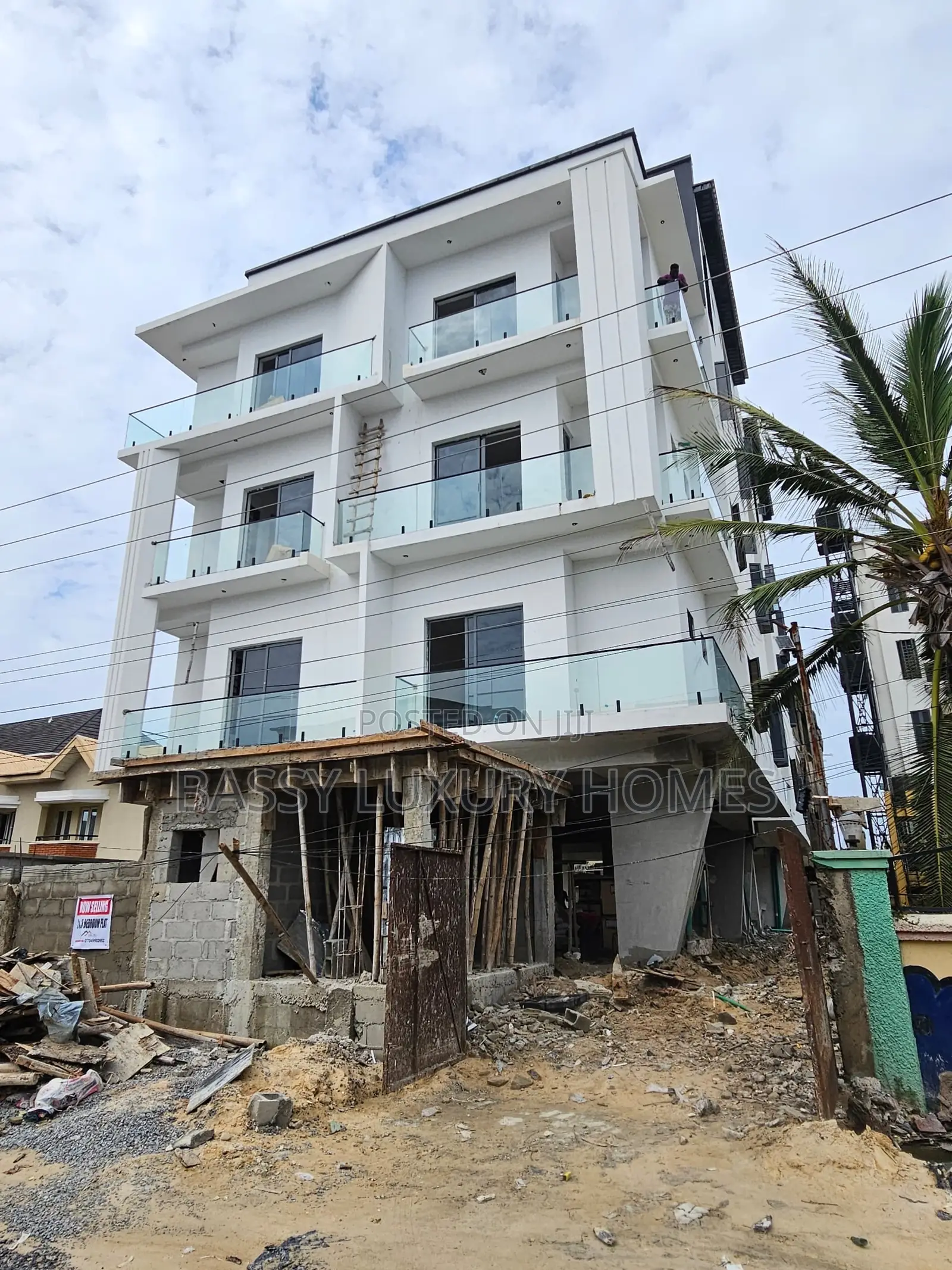 3bdrm Apartment in Lekki for sale