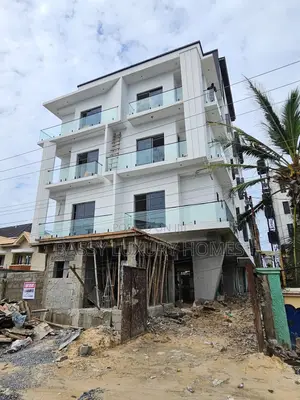 3bdrm Apartment in Lekki for sale