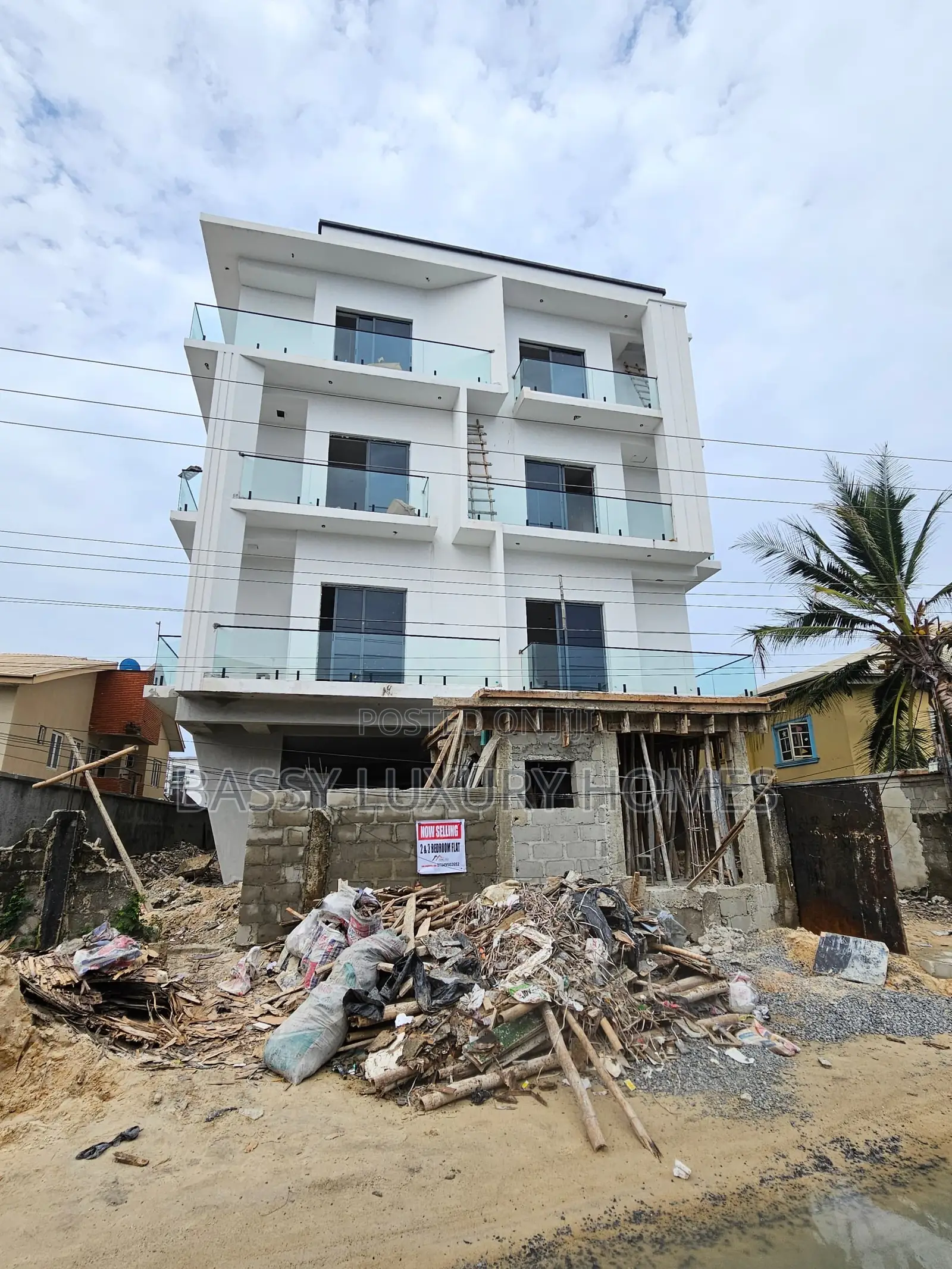 3bdrm Apartment in Lekki for sale