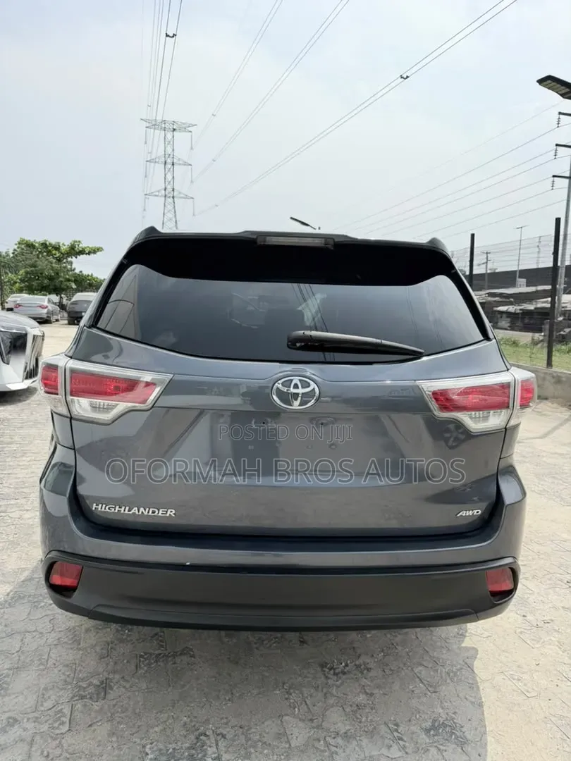 Toyota Highlander XLE 4dr SUV (3.5L 6cyl 6A) 2015 Gray
