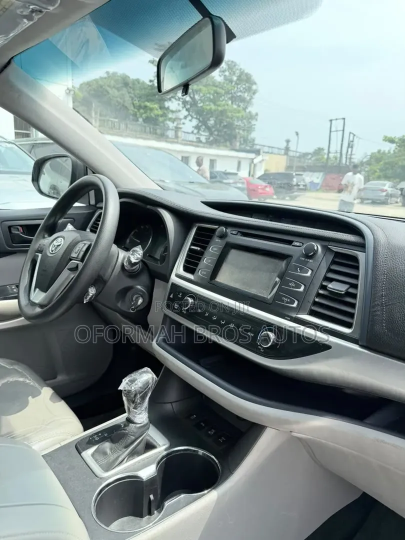 Toyota Highlander XLE 4dr SUV (3.5L 6cyl 6A) 2015 Gray