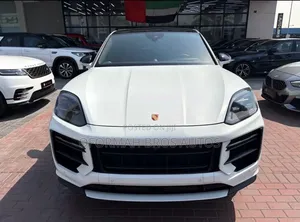 Porsche Cayenne GTS AWD 2025 White