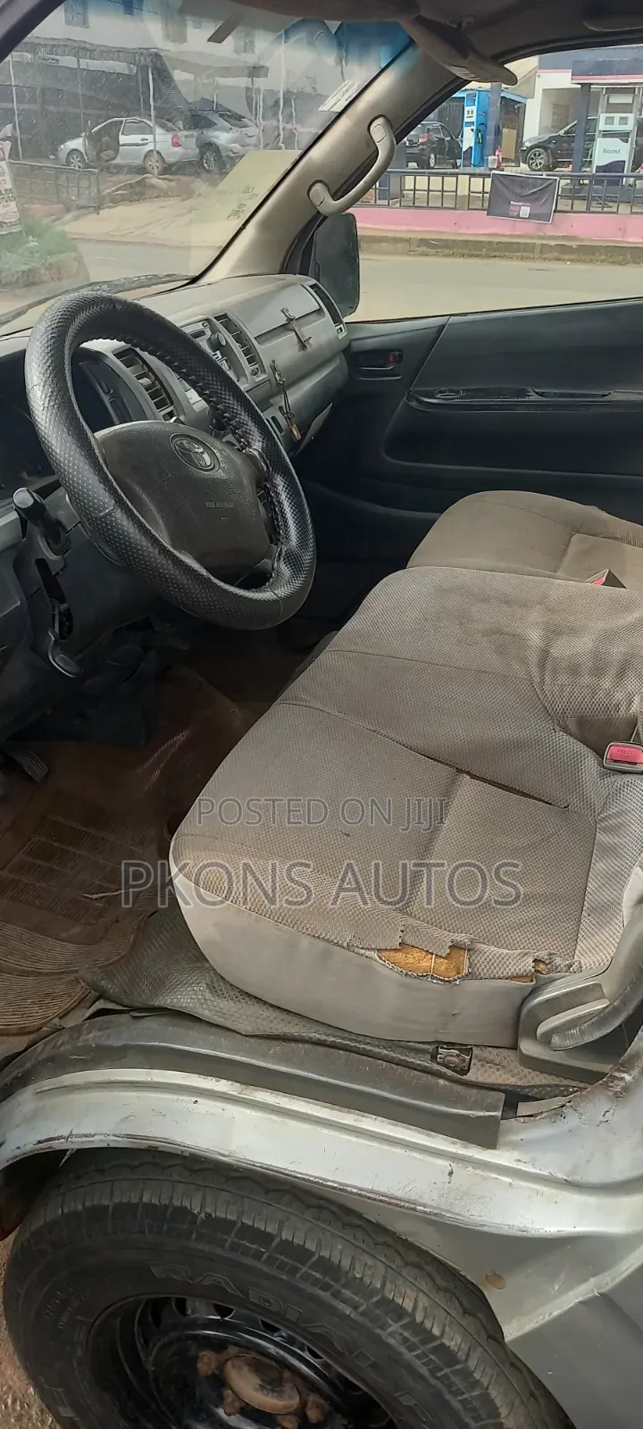 Toyota Grand HiAce 2002 White