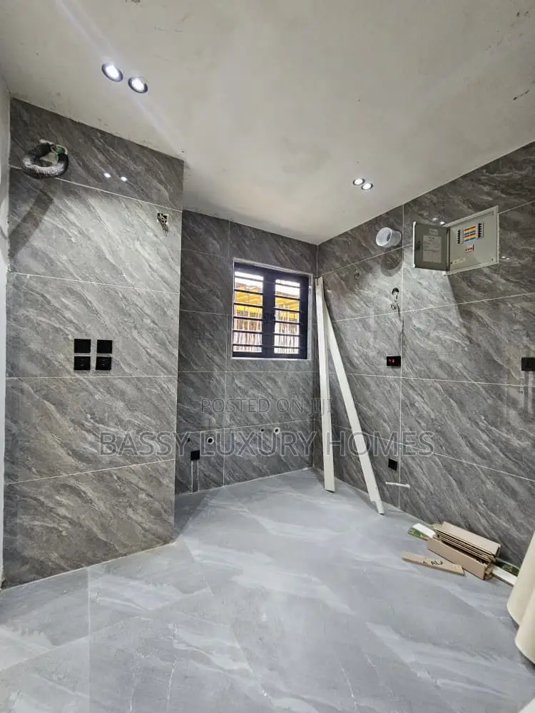 2bdrm Apartment in Lekki for sale