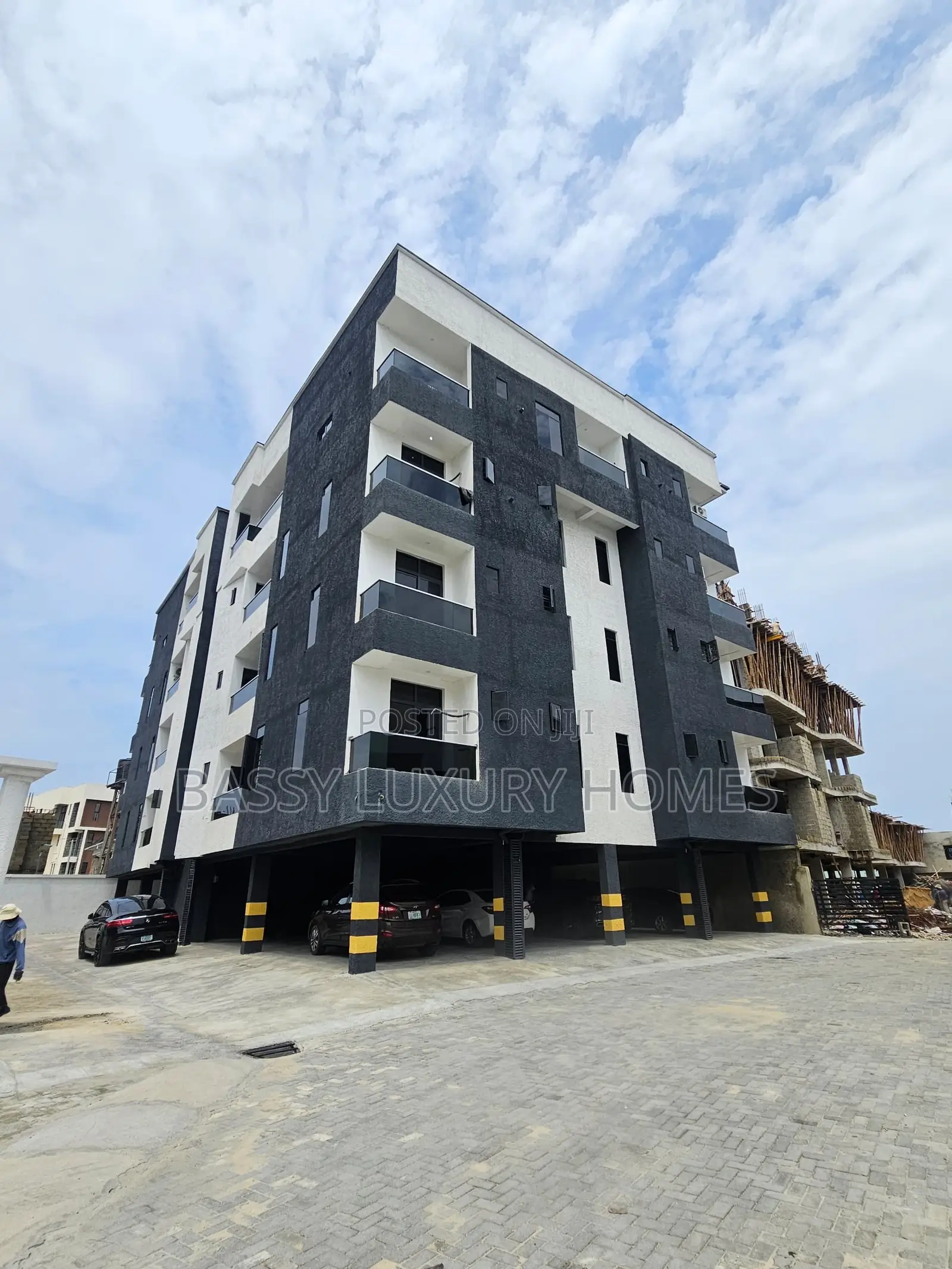 2bdrm Apartment in Lekki for sale