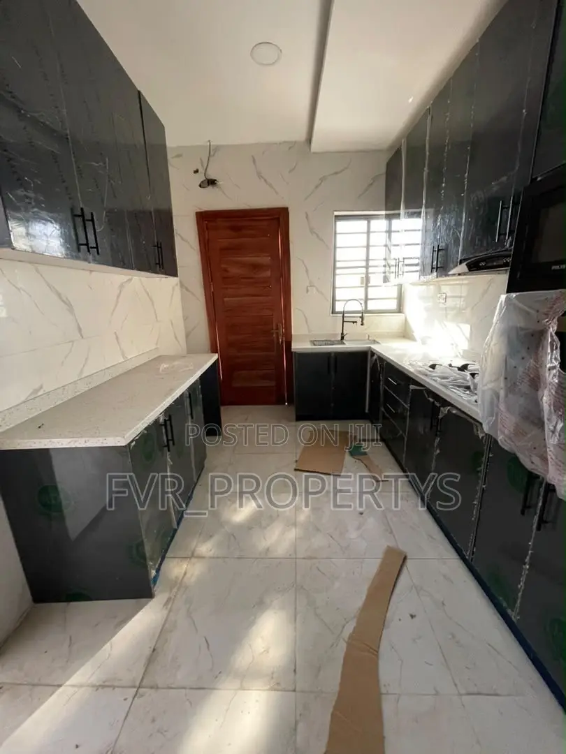 3bdrm Penthouse in Ologolo for sale