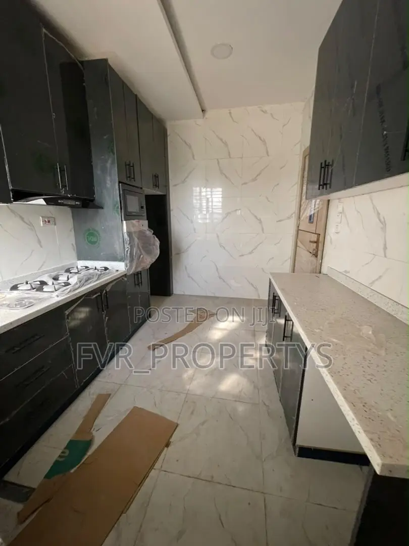 3bdrm Penthouse in Ologolo for sale