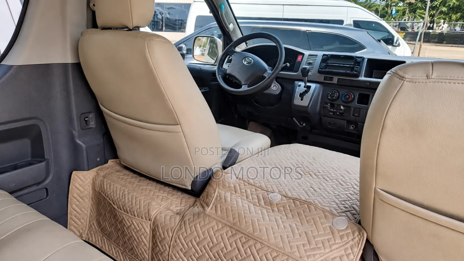 Toyota HiAce 2015 White