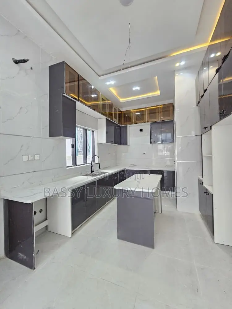 4bdrm Duplex in Lekki for sale