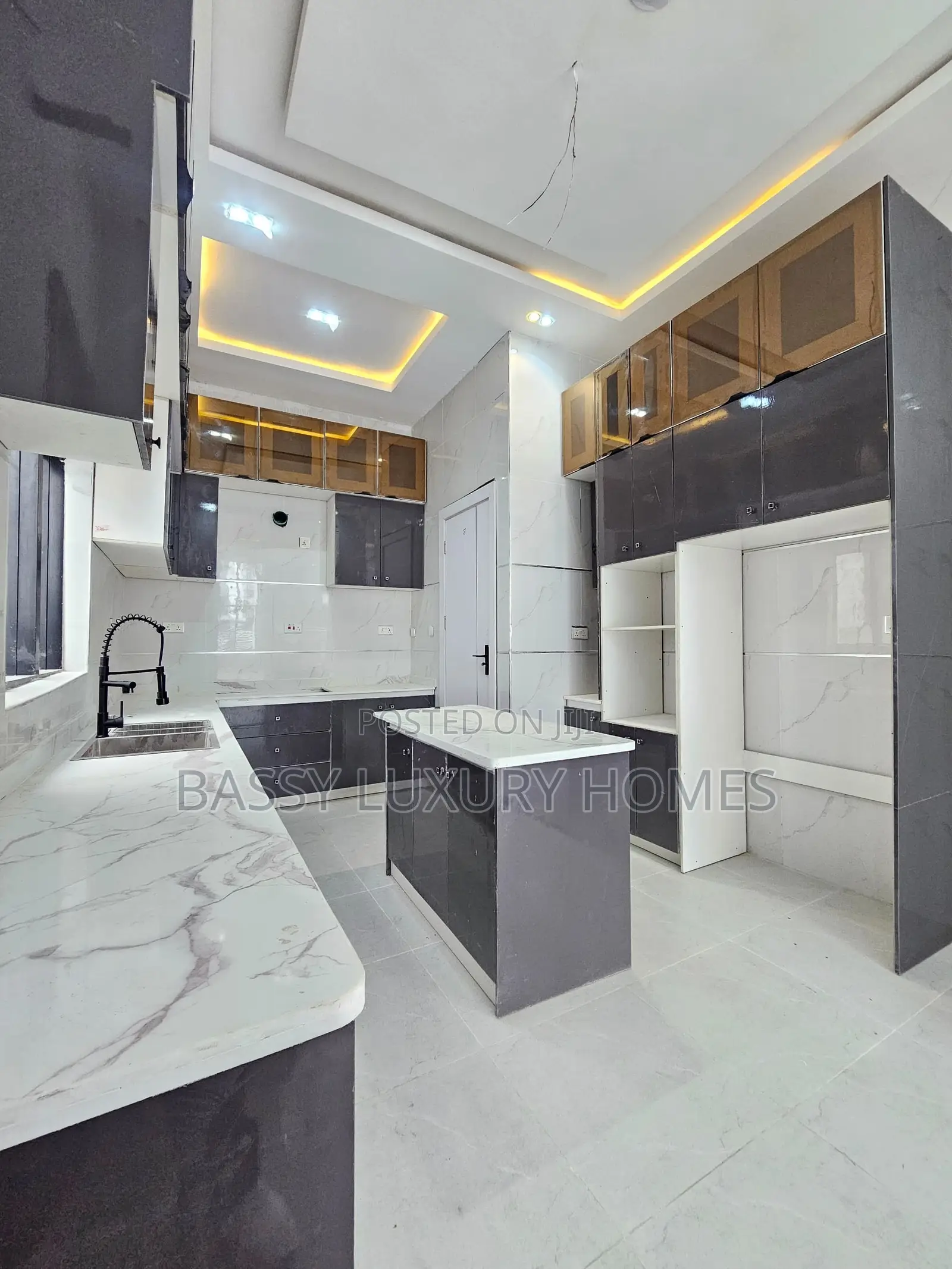 4bdrm Duplex in Lekki for sale