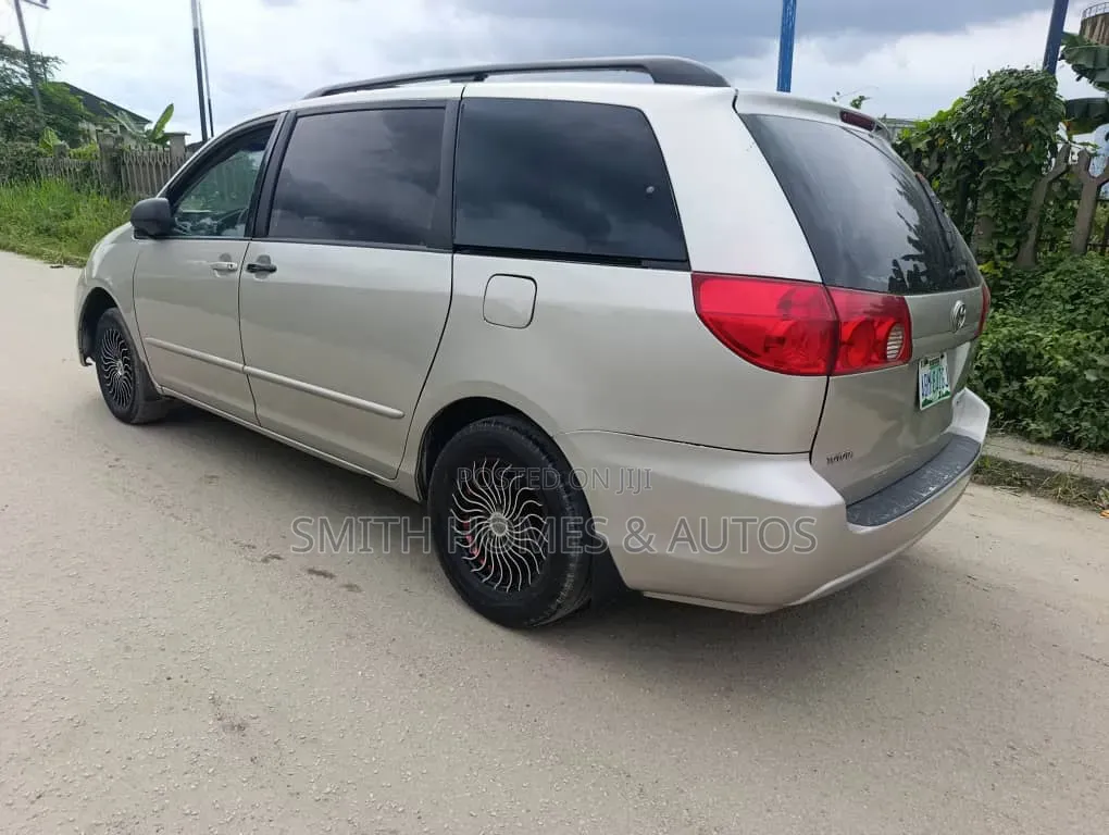 Toyota Sienna CE 2005 Silver