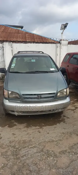 Toyota Sienna 1999 Green