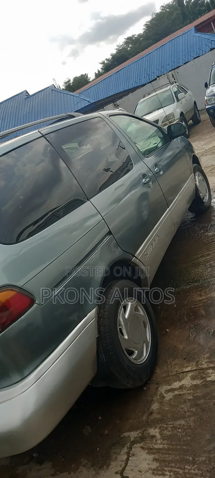 Toyota Sienna 1999 Green