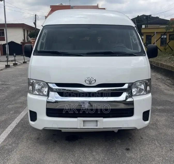 Toyota HiAce 2018 White