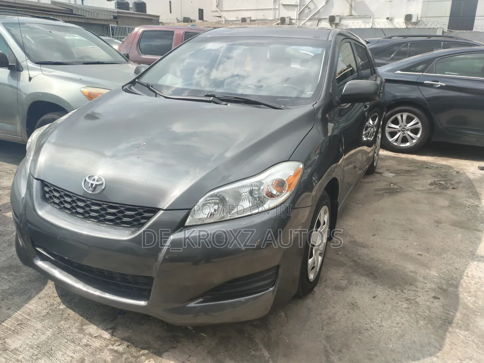 Toyota Matrix Hatchback FWD (1.8L 4cyl 5M) 2010 Gray