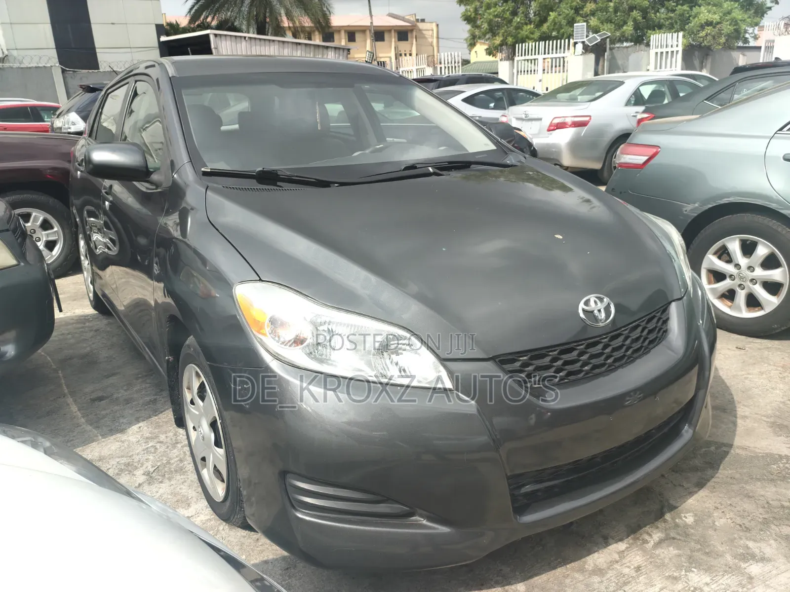 Toyota Matrix Hatchback FWD (1.8L 4cyl 5M) 2010 Gray