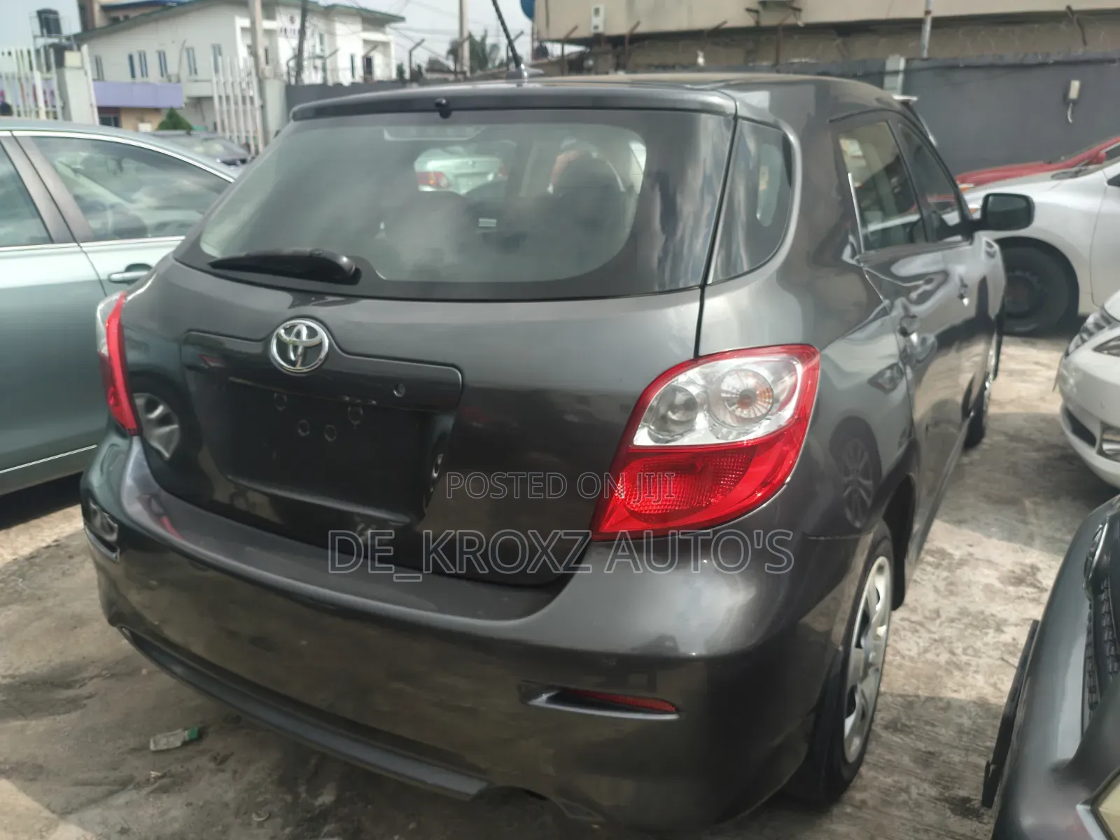 Toyota Matrix Hatchback FWD (1.8L 4cyl 5M) 2010 Gray