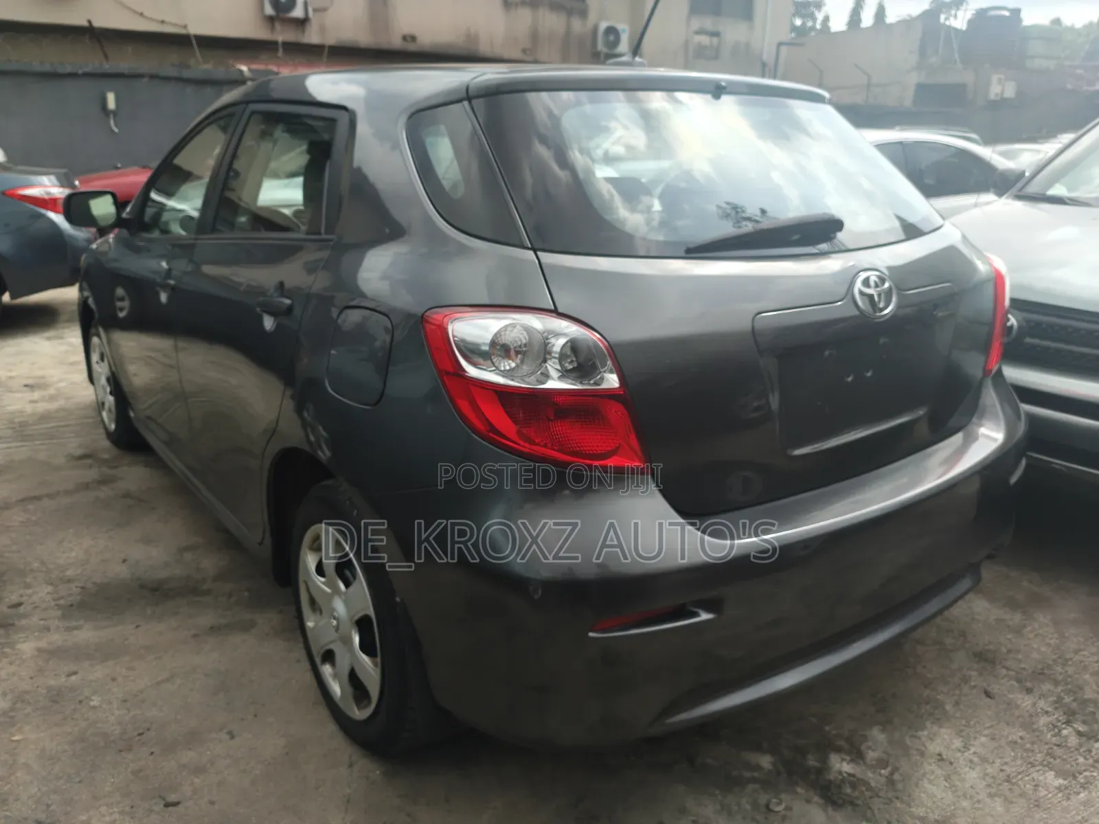 Toyota Matrix Hatchback FWD (1.8L 4cyl 5M) 2010 Gray