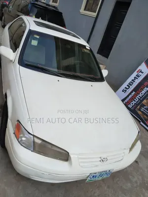 Toyota Camry 2000 White