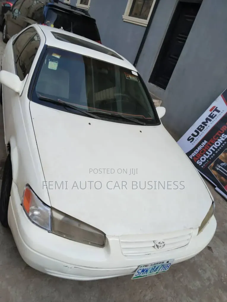 Toyota Camry 2000 White