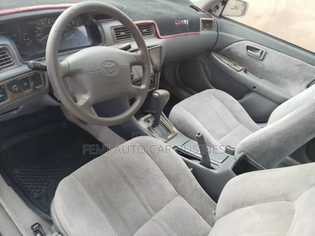 Toyota Camry 2000 White