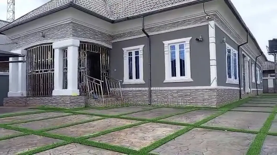4bdrm Bungalow in Benin City for sale