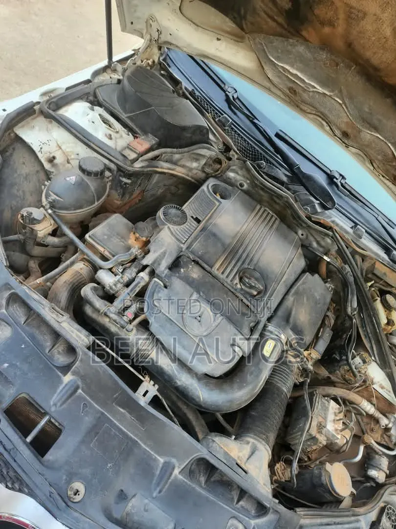 Mercedes-Benz C300 Luxury 4Matic Sedan AWD (3.0L 6cyl 7A) 2010 White