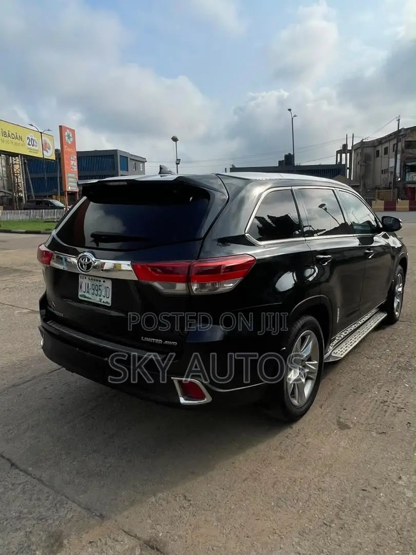 Toyota Highlander XLE 4x2 V6 (3.5L 6cyl 8A) 2017 Black