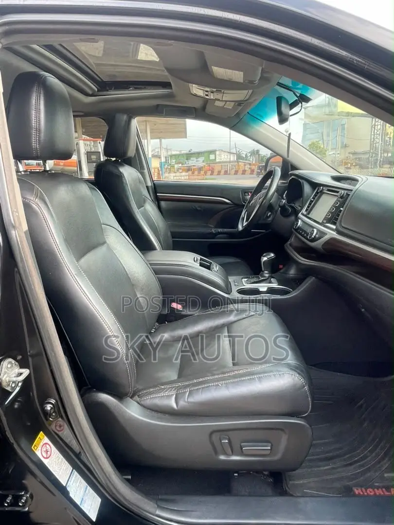 Toyota Highlander XLE 4x2 V6 (3.5L 6cyl 8A) 2017 Black