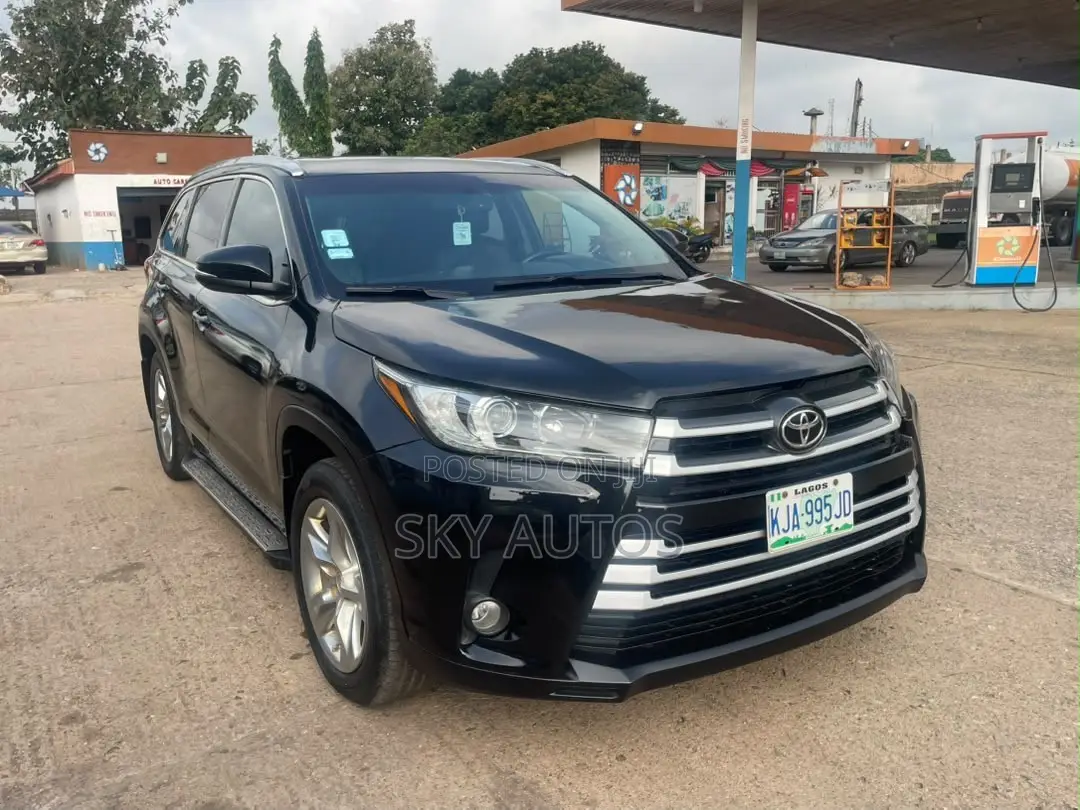 Toyota Highlander XLE 4x2 V6 (3.5L 6cyl 8A) 2017 Black