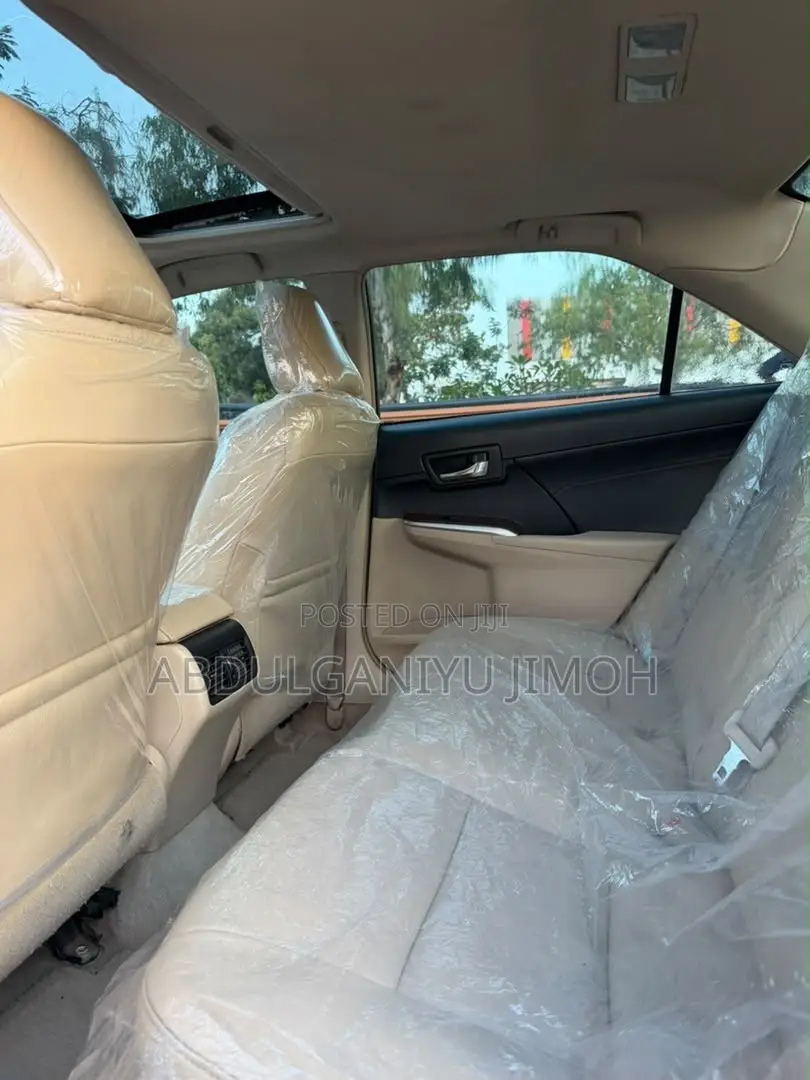 Toyota Camry XLE 4dr Sedan (2.5L 4cyl 6A) 2014 Gold