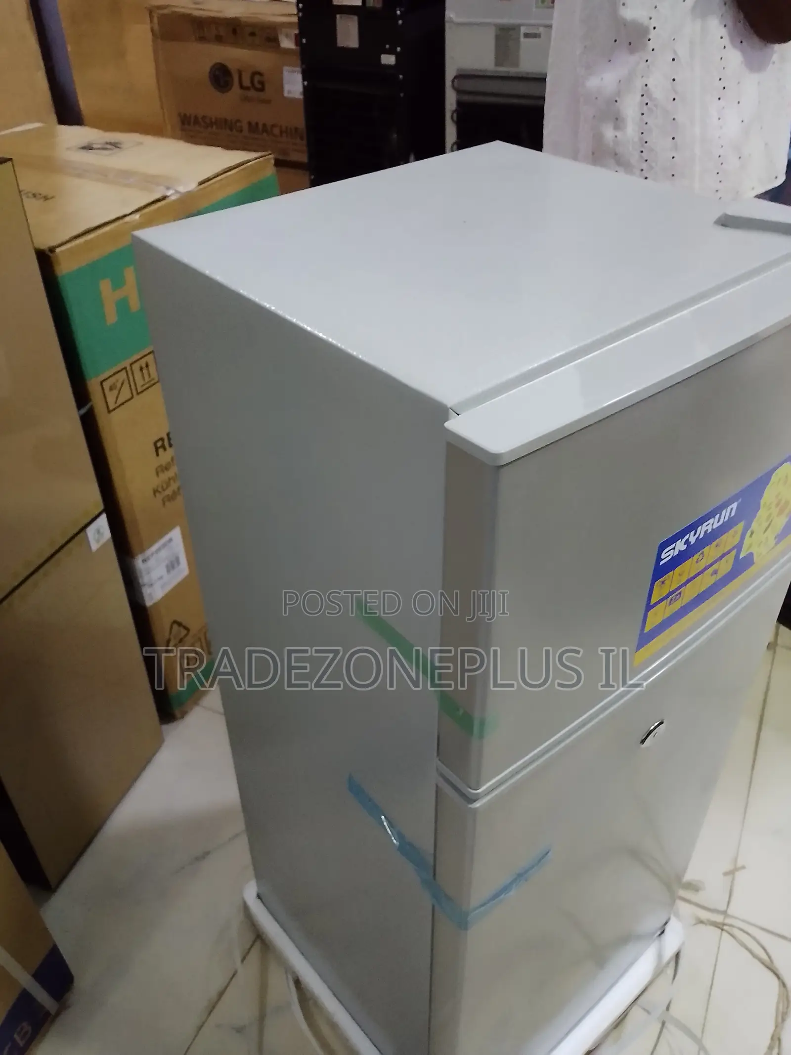 Skyrun BCD-108J Fridge for Convenient Food Storage