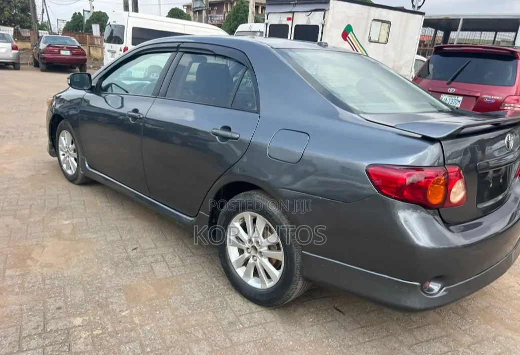 Toyota Corolla 2010 Gray