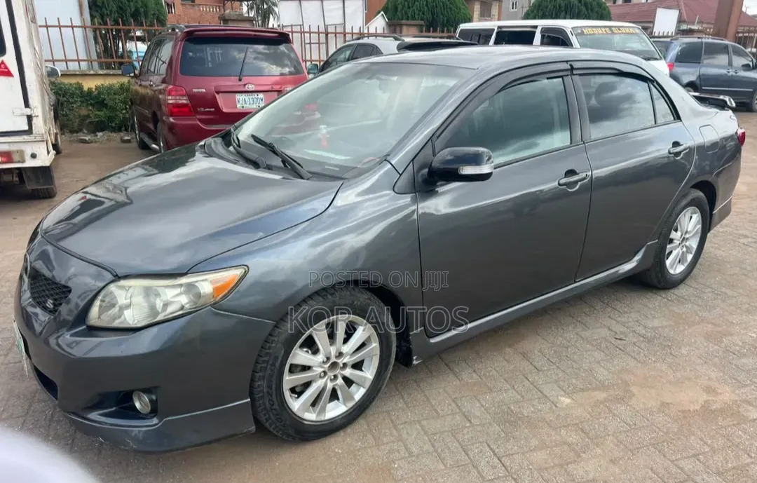 Toyota Corolla 2010 Gray