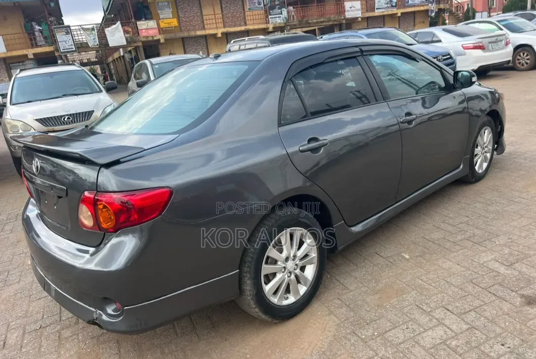Toyota Corolla 2010 Gray