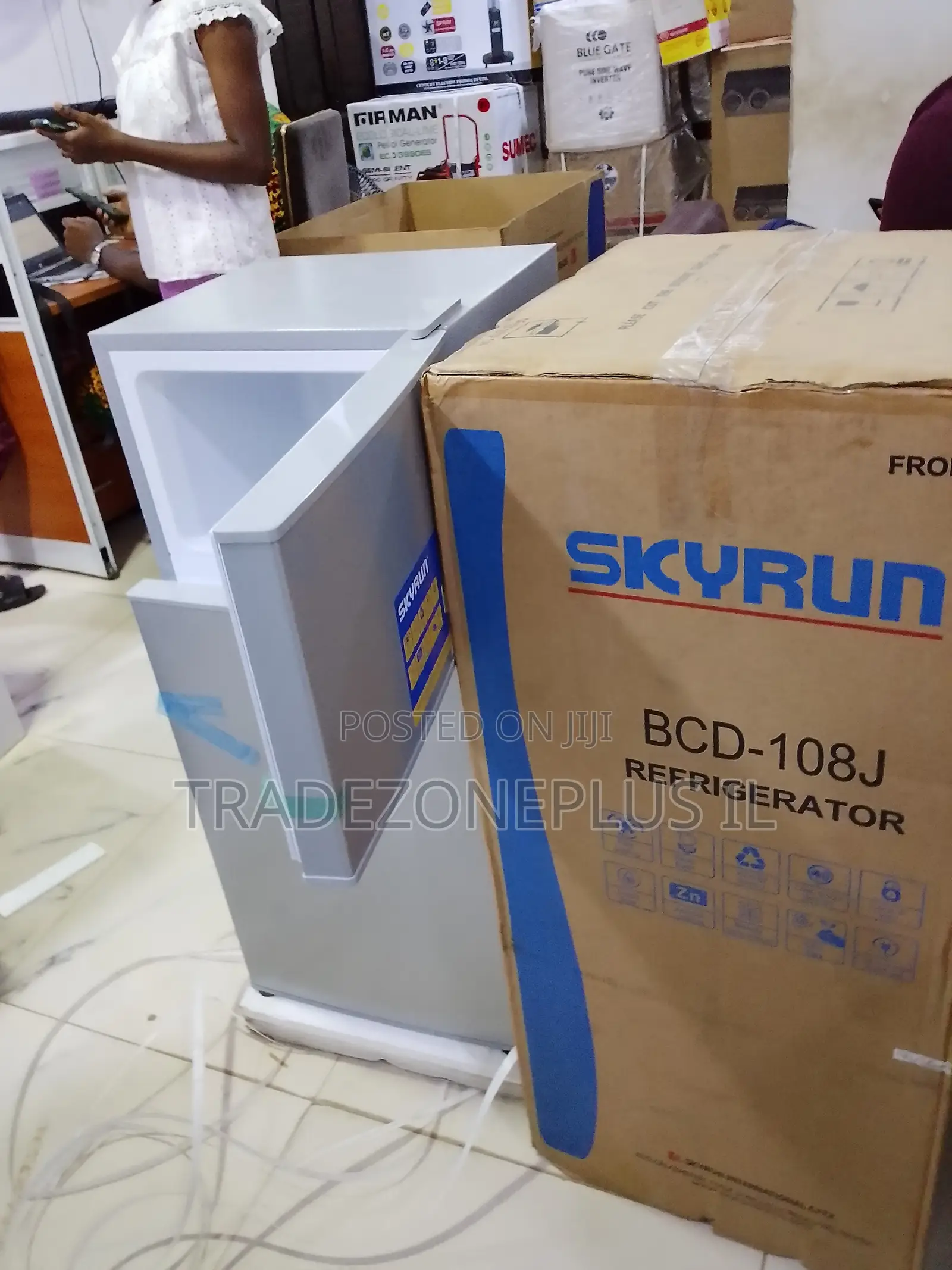Skyrun BCD-108J Refrigerator for Students and Singles