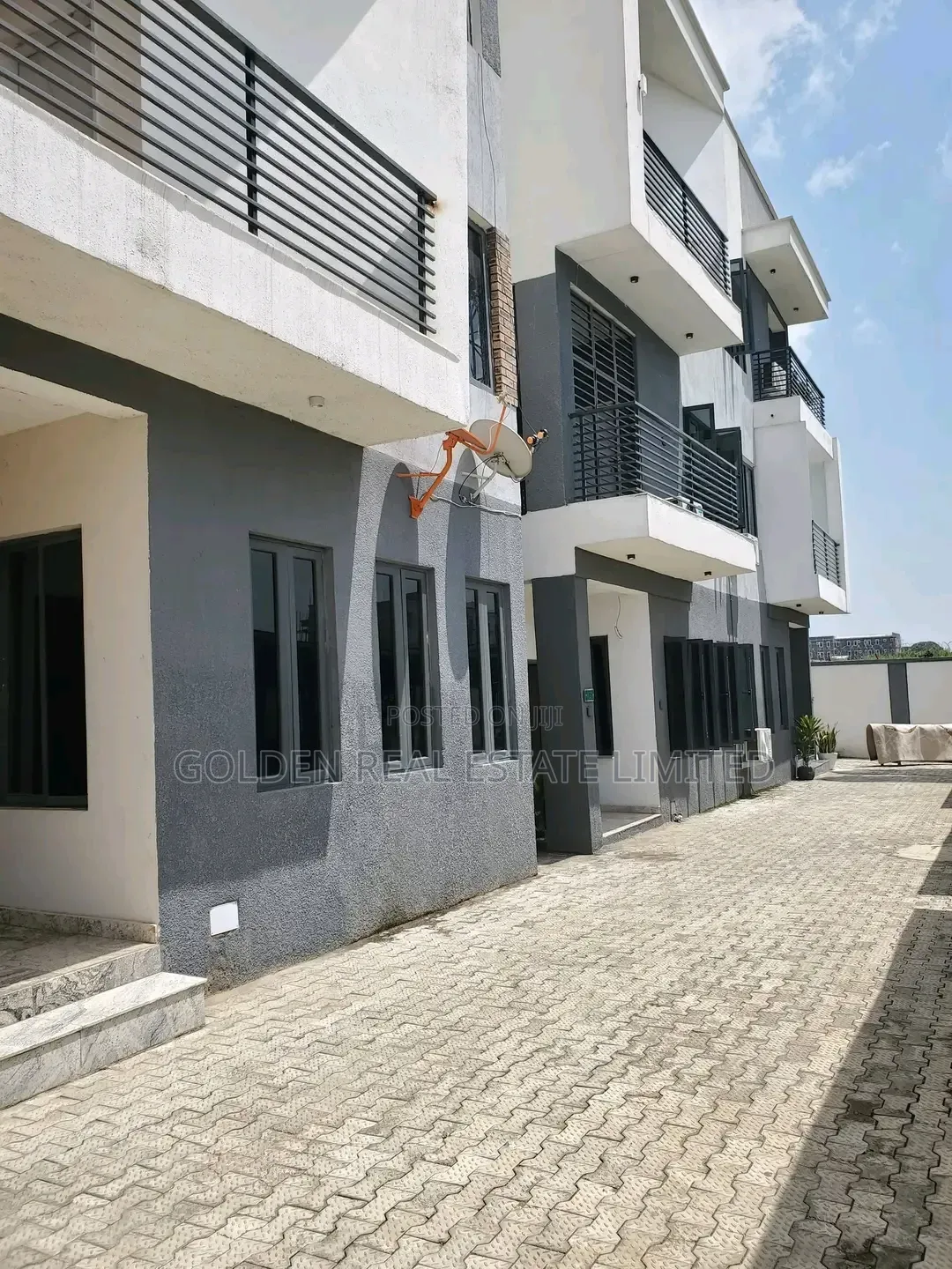5bdrm Duplex in Jahi for sale