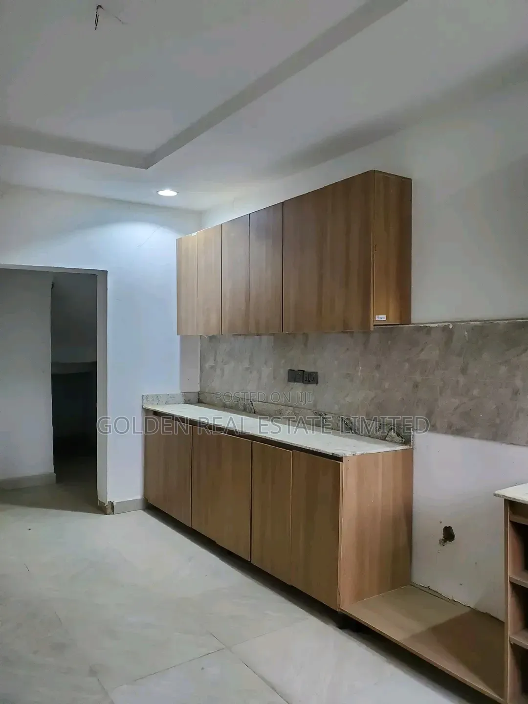 5bdrm Duplex in Jahi for sale