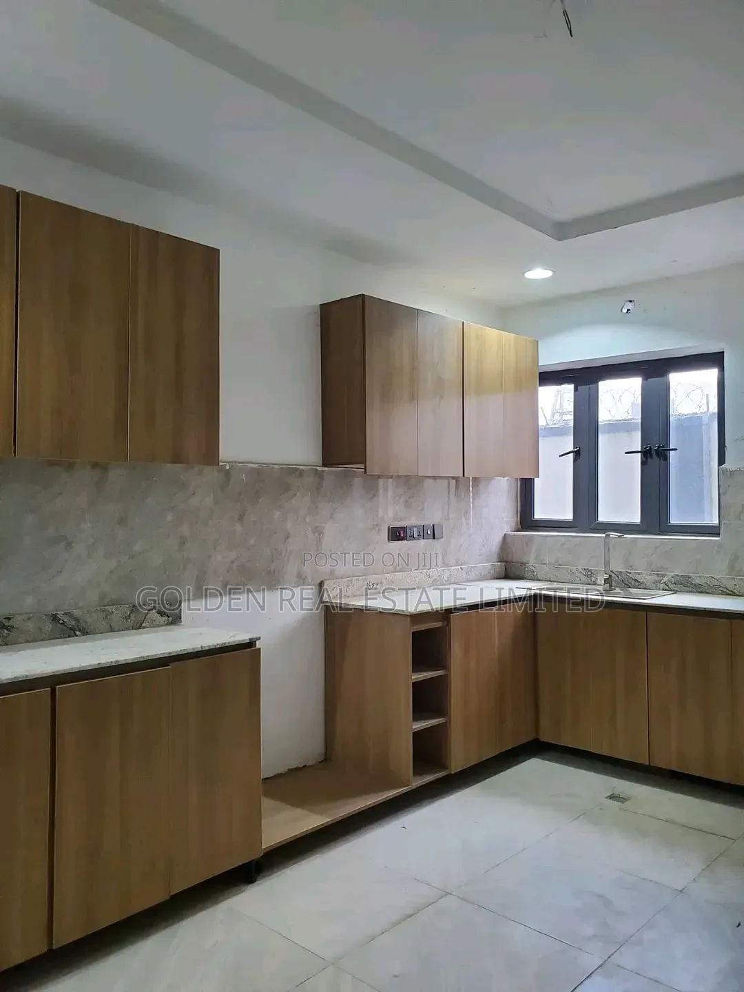 5bdrm Duplex in Jahi for sale